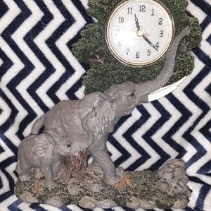 Beautifully detailed Mother & baby elephant clock
